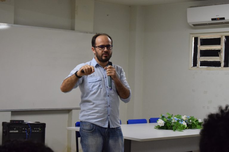 Professor e pesquisador Albemerc Moura de Moraes